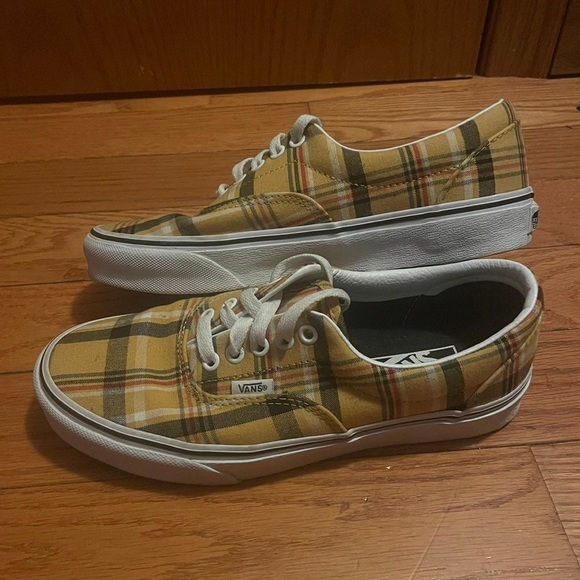 ‘ Clueless ‘ Plaid Era Vans - Picture 3 of 4